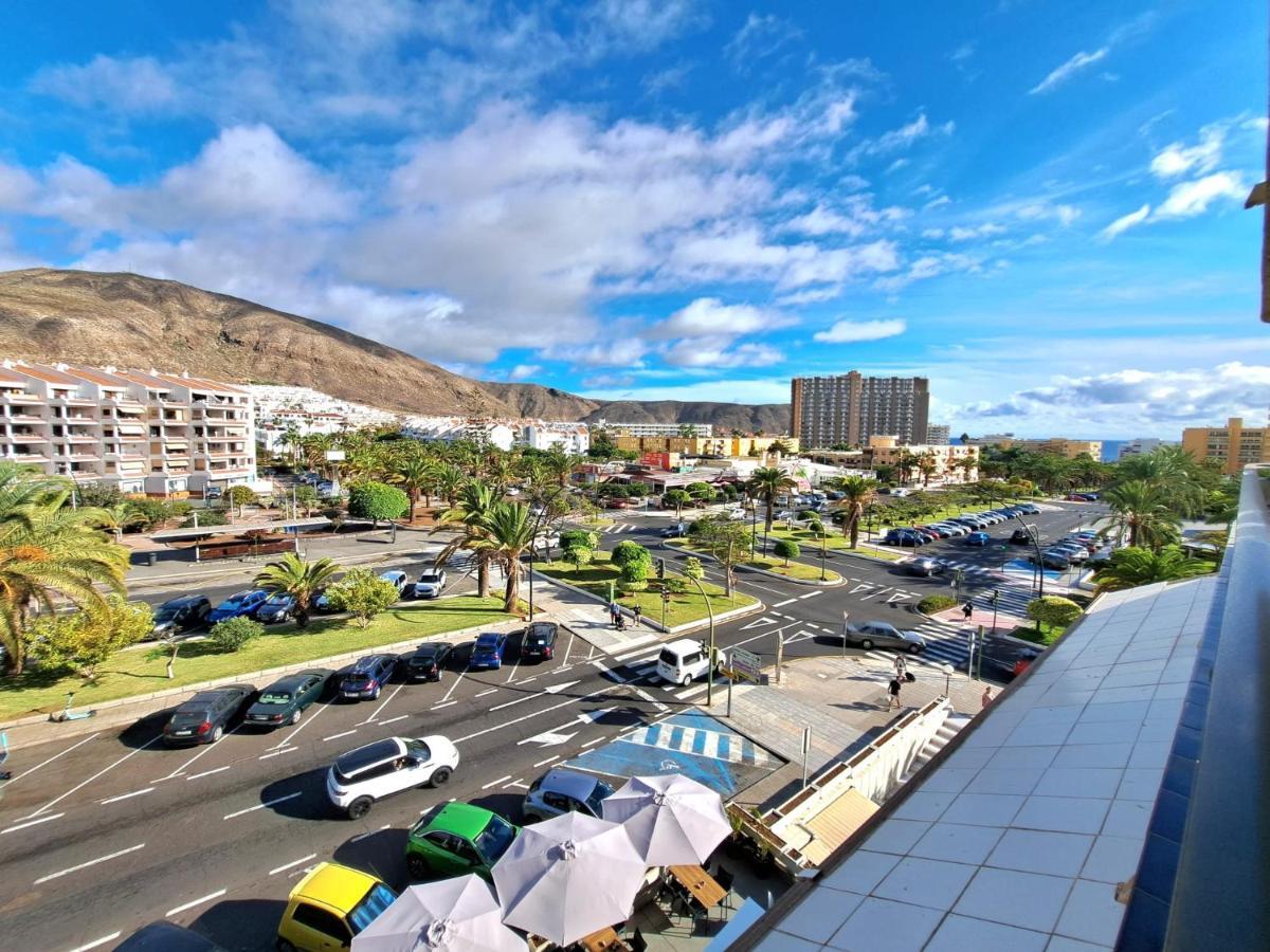 Newly Reformed 2 Bedroom Apartment In The Center Of Los Cristianos Лос Кристианос Экстерьер фото
