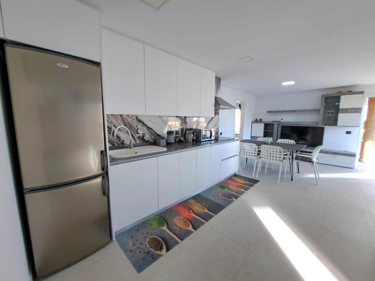 Newly Reformed 2 Bedroom Apartment In The Center Of Los Cristianos Лос Кристианос Экстерьер фото