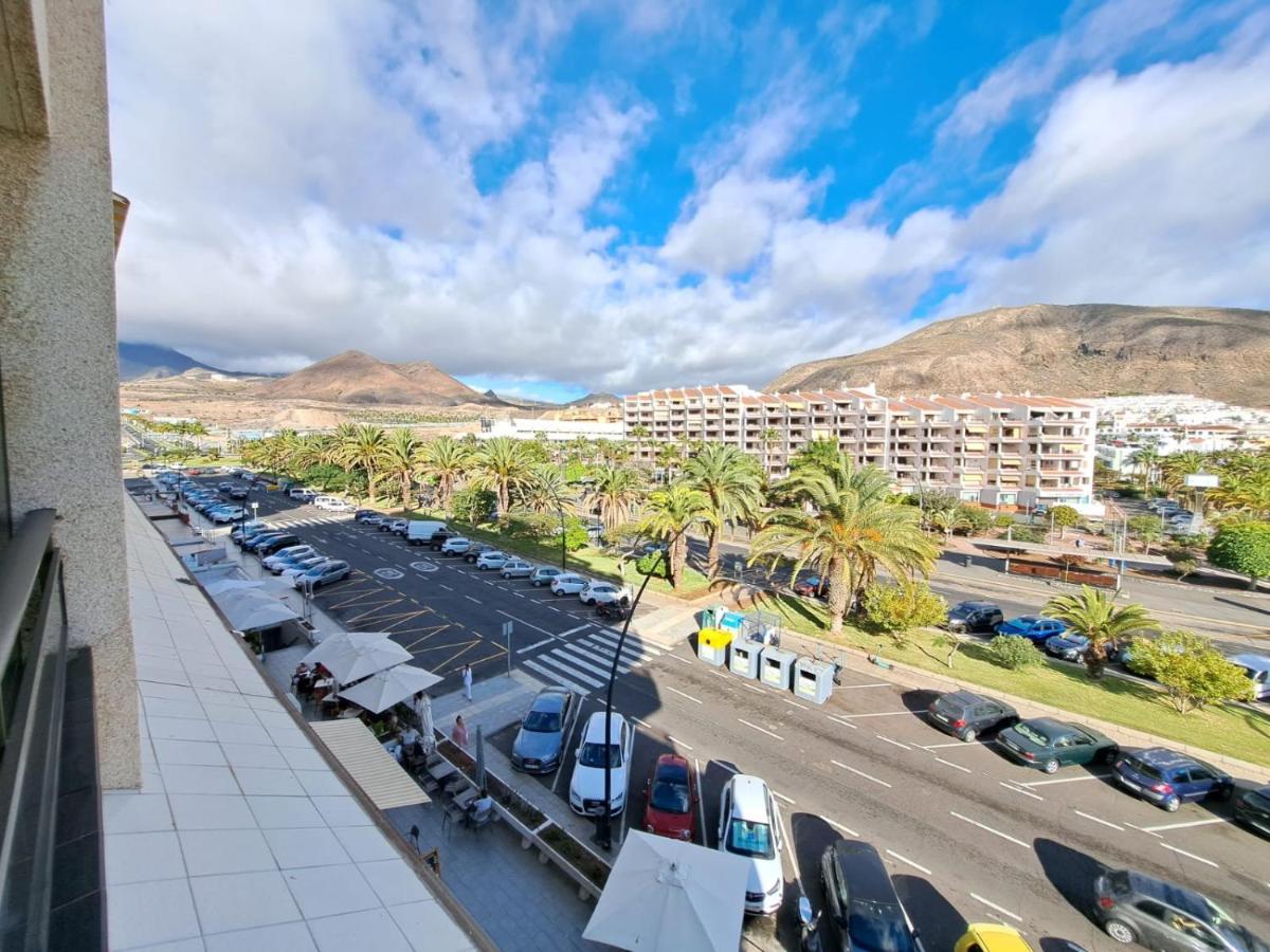 Newly Reformed 2 Bedroom Apartment In The Center Of Los Cristianos Лос Кристианос Экстерьер фото