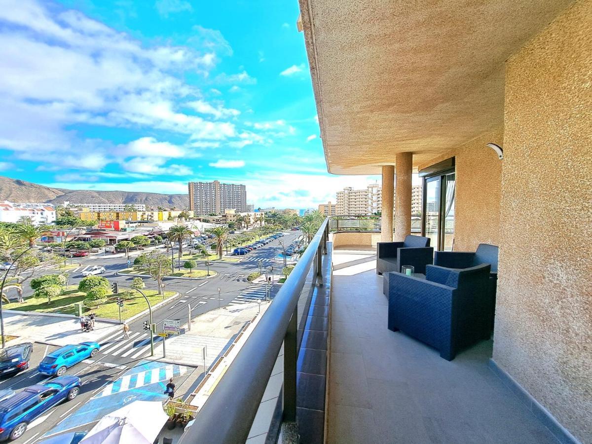 Newly Reformed 2 Bedroom Apartment In The Center Of Los Cristianos Лос Кристианос Экстерьер фото
