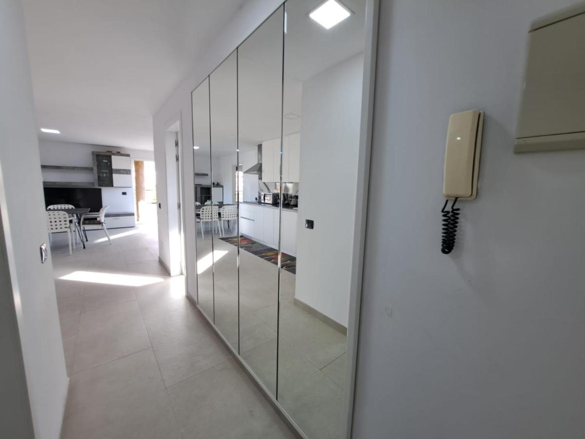 Newly Reformed 2 Bedroom Apartment In The Center Of Los Cristianos Лос Кристианос Экстерьер фото