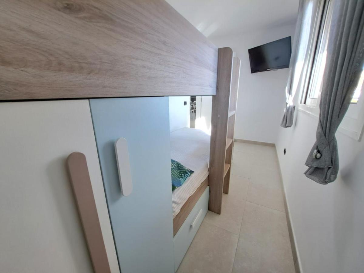 Newly Reformed 2 Bedroom Apartment In The Center Of Los Cristianos Лос Кристианос Экстерьер фото